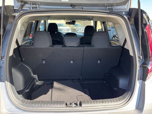 Used 2025 Kia Soul LX w/ LX Technology Package FWD image 29