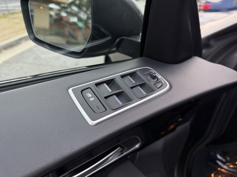 Used 2020 Jaguar F-PACE Premium image 13