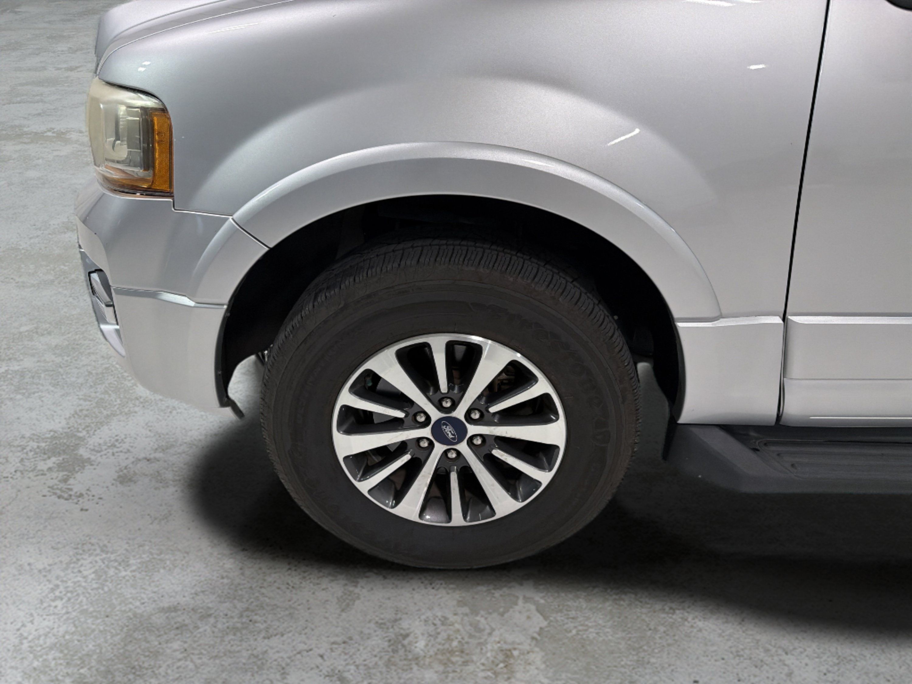Used 2016 Ford Expedition XLT w/ Equipment Group 201A RWD image 9