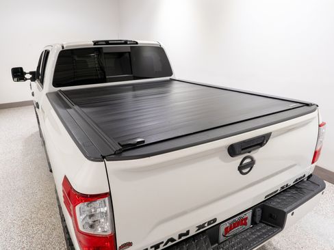 Used 2019 Nissan Titan SL w/ Midnight Edition AWD/4WD image 11
