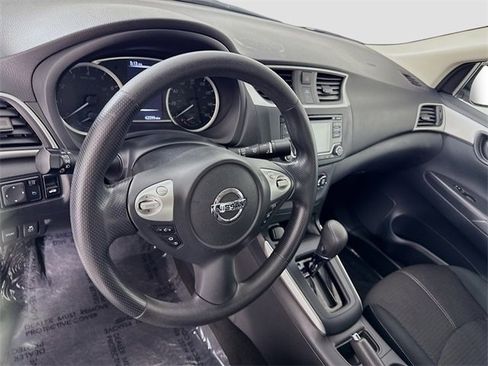 Used 2018 Nissan Sentra S image 9