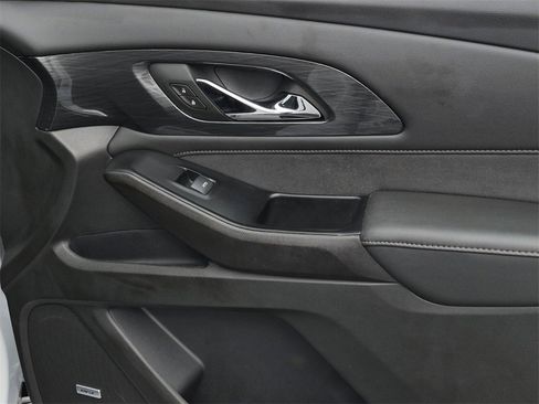 Used 2023 Chevrolet Traverse High Country image 15