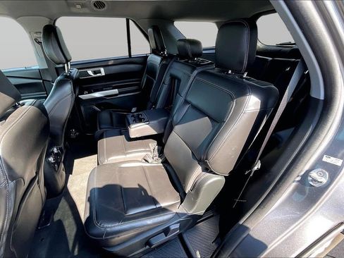Used 2022 Ford Explorer XLT w/ Equipment Group 202A AWD/4WD image 26