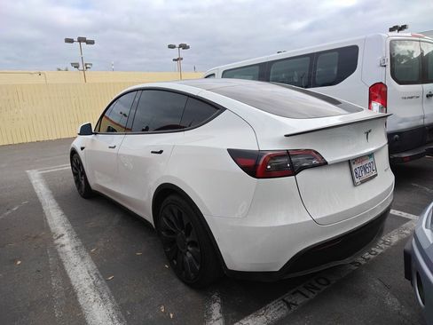 Used 2022 Tesla Model Y Performance AWD/4WD image 3
