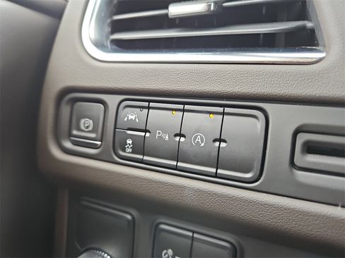 Used 2023 GMC Yukon XL SLT image 23