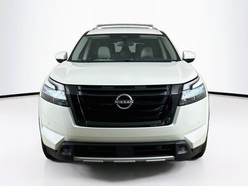 Used 2022 Nissan Pathfinder SL w/ SL Black Package FWD image 2