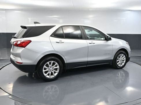 Used 2021 Chevrolet Equinox LS w/ LS Convenience Package AWD/4WD image 5