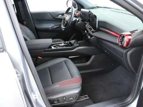 Certified 2025 Chevrolet Equinox RS w/ Safety and Technology Package image 30