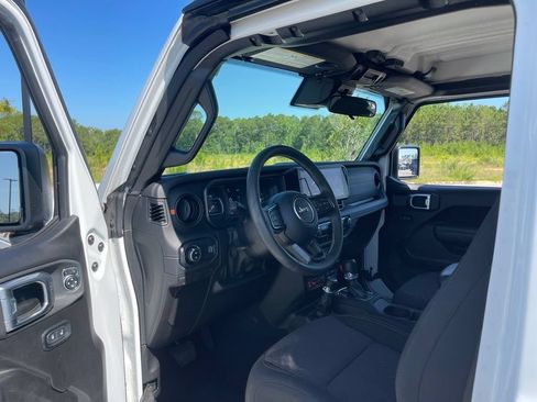 Used 2025 Jeep Gladiator Mojave w/ Convenience Group AWD/4WD image 37