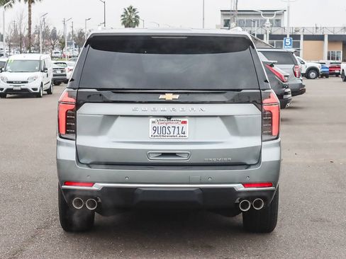 Used 2025 Chevrolet Suburban Premier image 3
