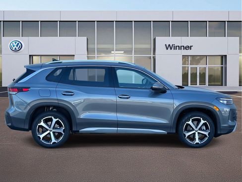 New 2025 Volkswagen Tiguan SE image 6