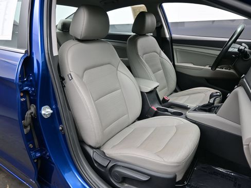 Used 2017 Hyundai Elantra Limited FWD image 12