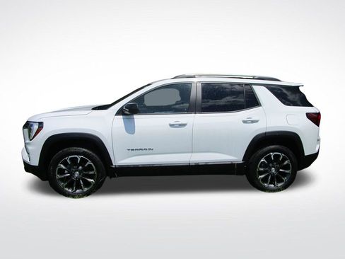 Used 2026 GMC Terrain Elevation w/ Elevation Premium Package FWD image 3