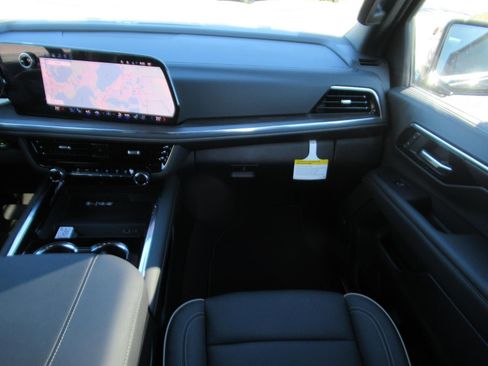 New 2026 Chevrolet Suburban Premier image 14