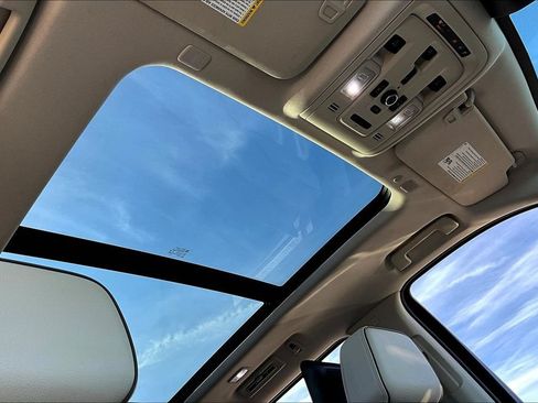 Used 2023 GMC Yukon Denali AWD/4WD image 27