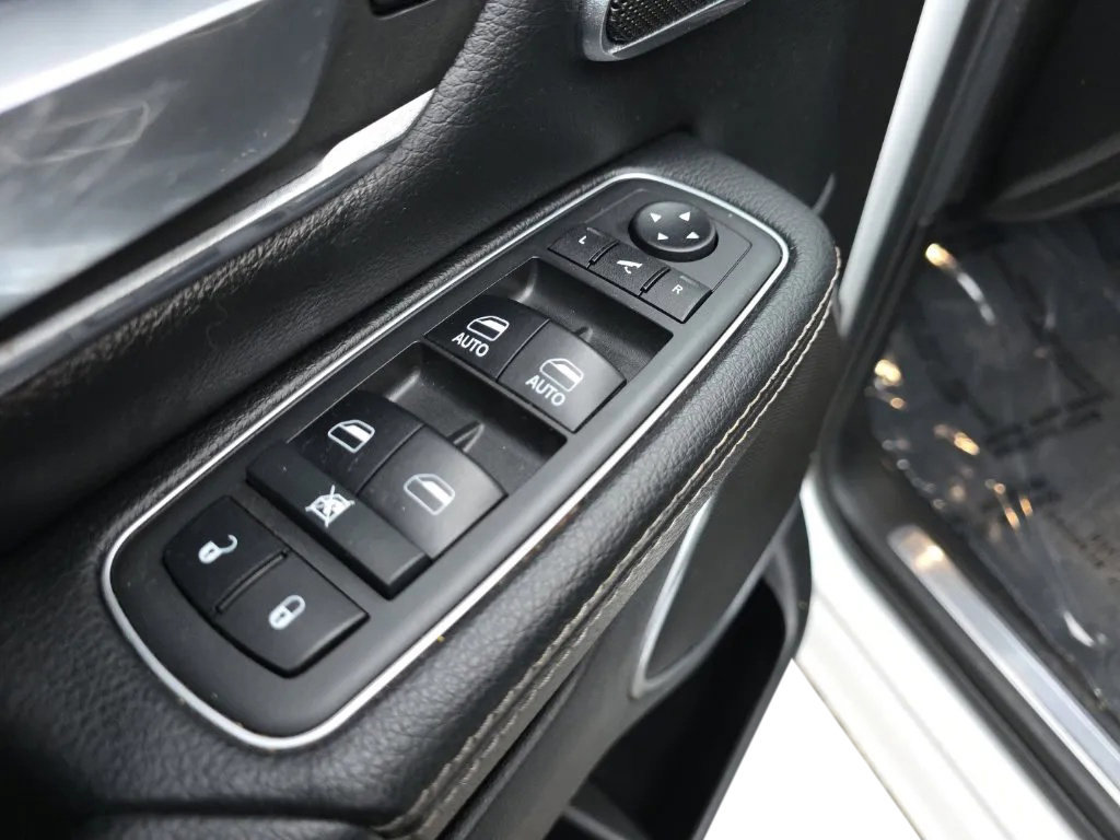 Used 2019 RAM 1500 Laramie AWD/4WD image 15
