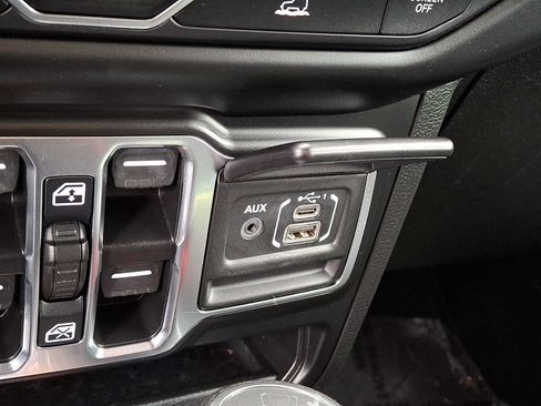 Used 2022 Jeep Wrangler Unlimited Sport AWD/4WD image 25