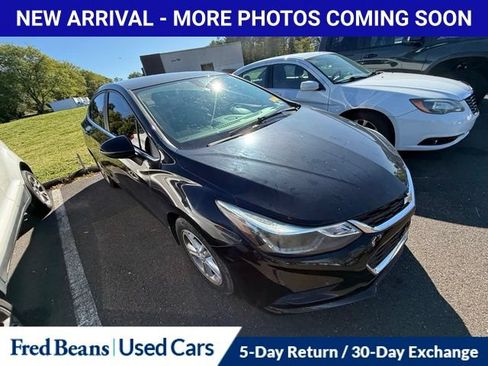 Used 2018 Chevrolet Cruze LT w/ Convenience Package FWD image 10