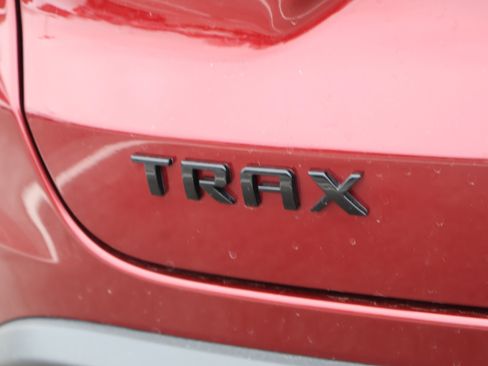 Used 2025 Chevrolet Trax RS w/ Sunroof Package image 17