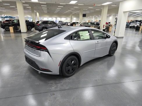 New 2026 Toyota Prius LE image 5