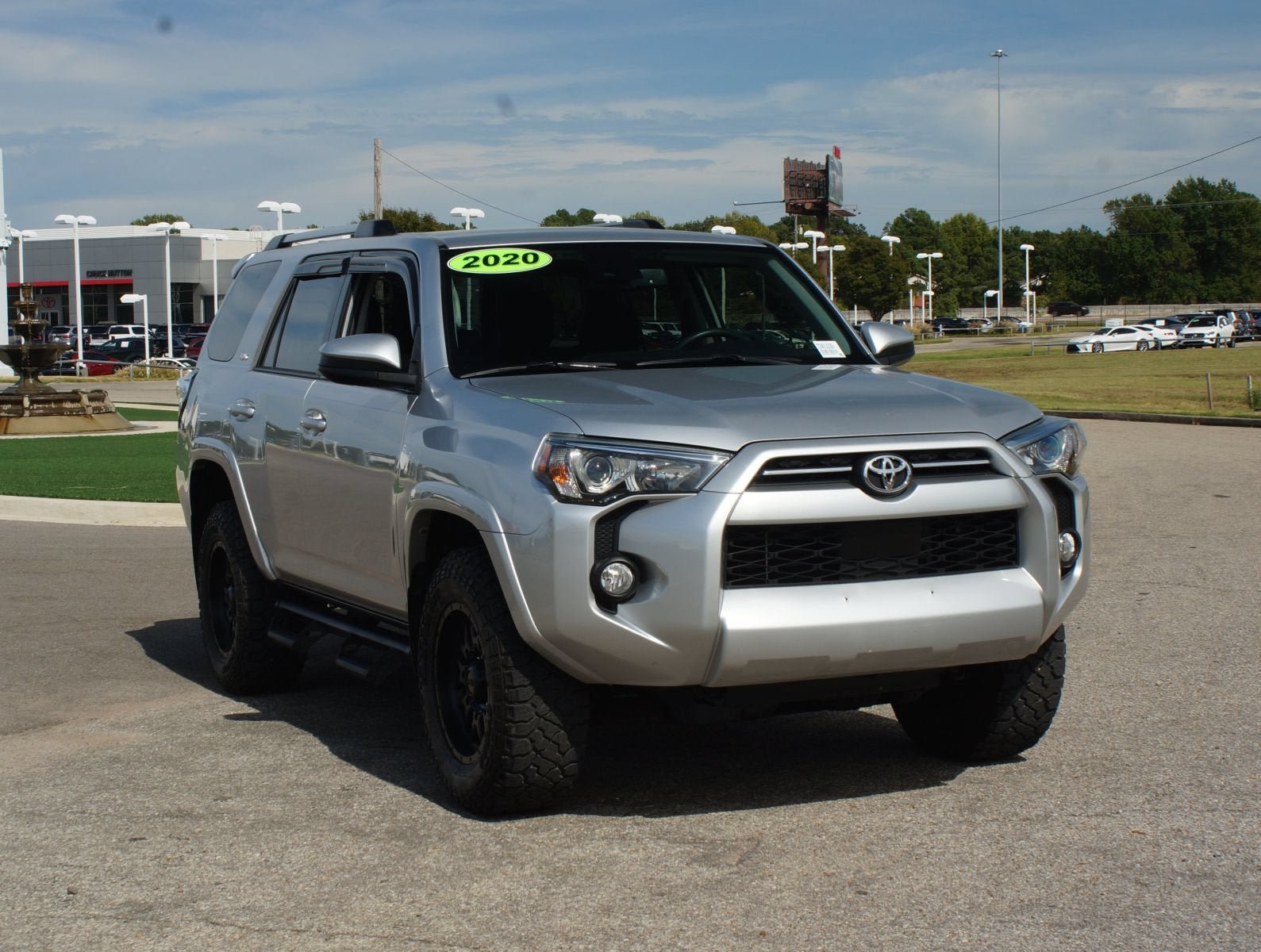 Used 2020 Toyota 4Runner SR5 AWD/4WD image 2