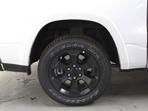 New 2026 RAM 1500 4x4 Crew Cab image 39