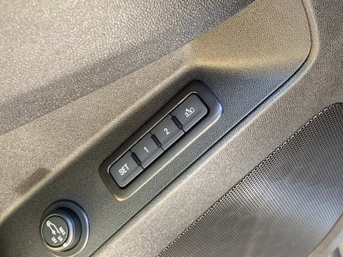 Used 2018 Chevrolet Equinox Premier FWD image 15