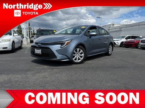 Used 2025 Toyota Corolla LE image 2