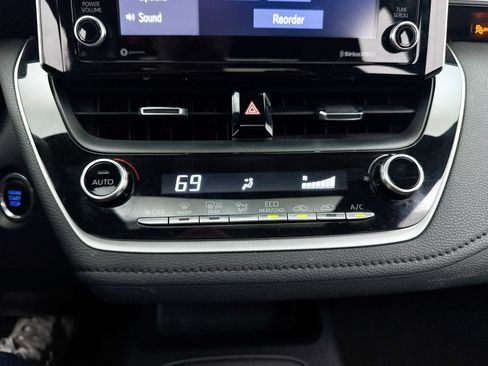 Used 2021 Toyota Corolla SE w/ SE Premium Package FWD image 19