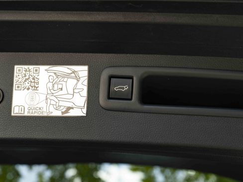 Used 2024 Toyota Highlander XLE FWD image 46