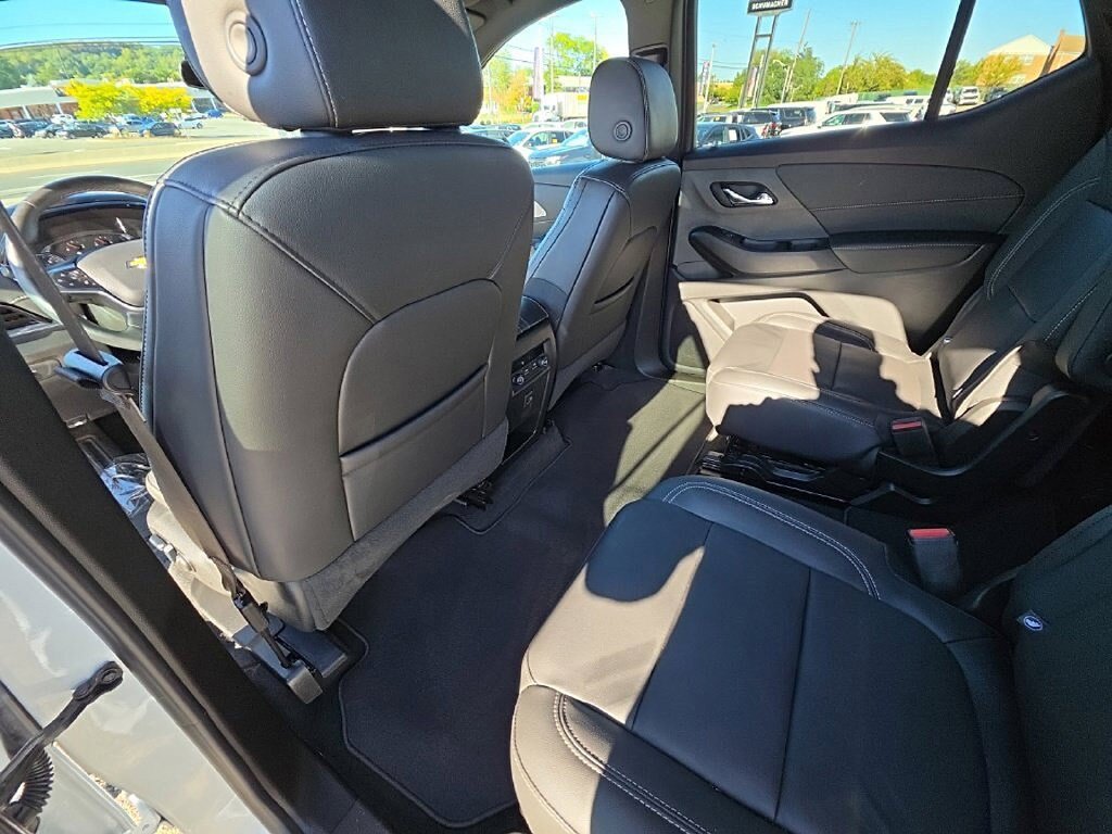 Used 2023 Chevrolet Traverse LT AWD/4WD image 11