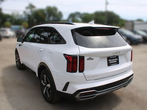 Certified 2023 Kia Sorento S FWD image 12