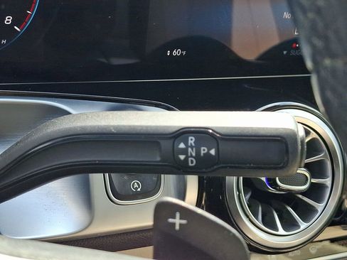 Used 2023 Mercedes-Benz GLB 250 4MATIC image 15