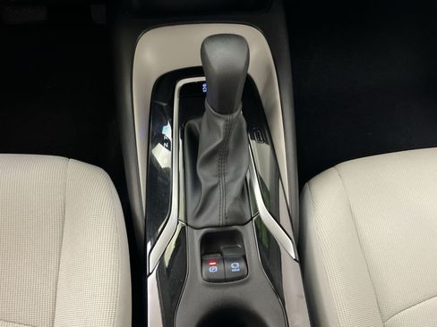 Used 2020 Toyota Corolla LE FWD image 21