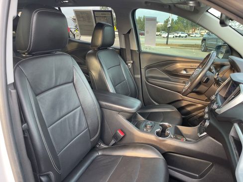 Used 2022 GMC Terrain SLT w/ Infotainment Package II image 28