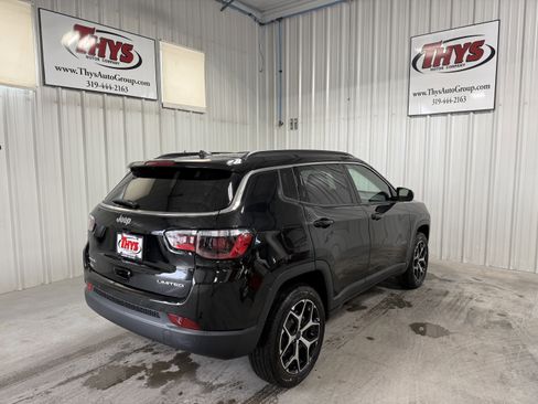 New 2026 Jeep Compass Limited AWD/4WD image 3