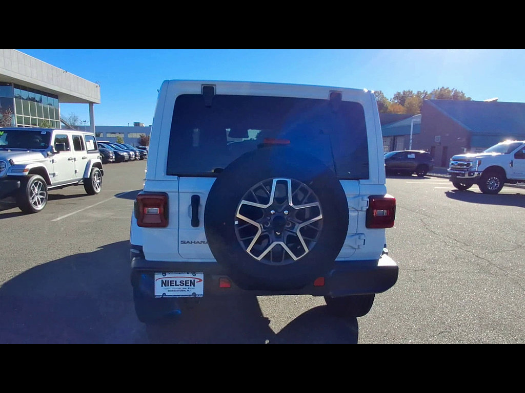 Used 2026 Jeep Wrangler Unlimited Sahara AWD/4WD image 7