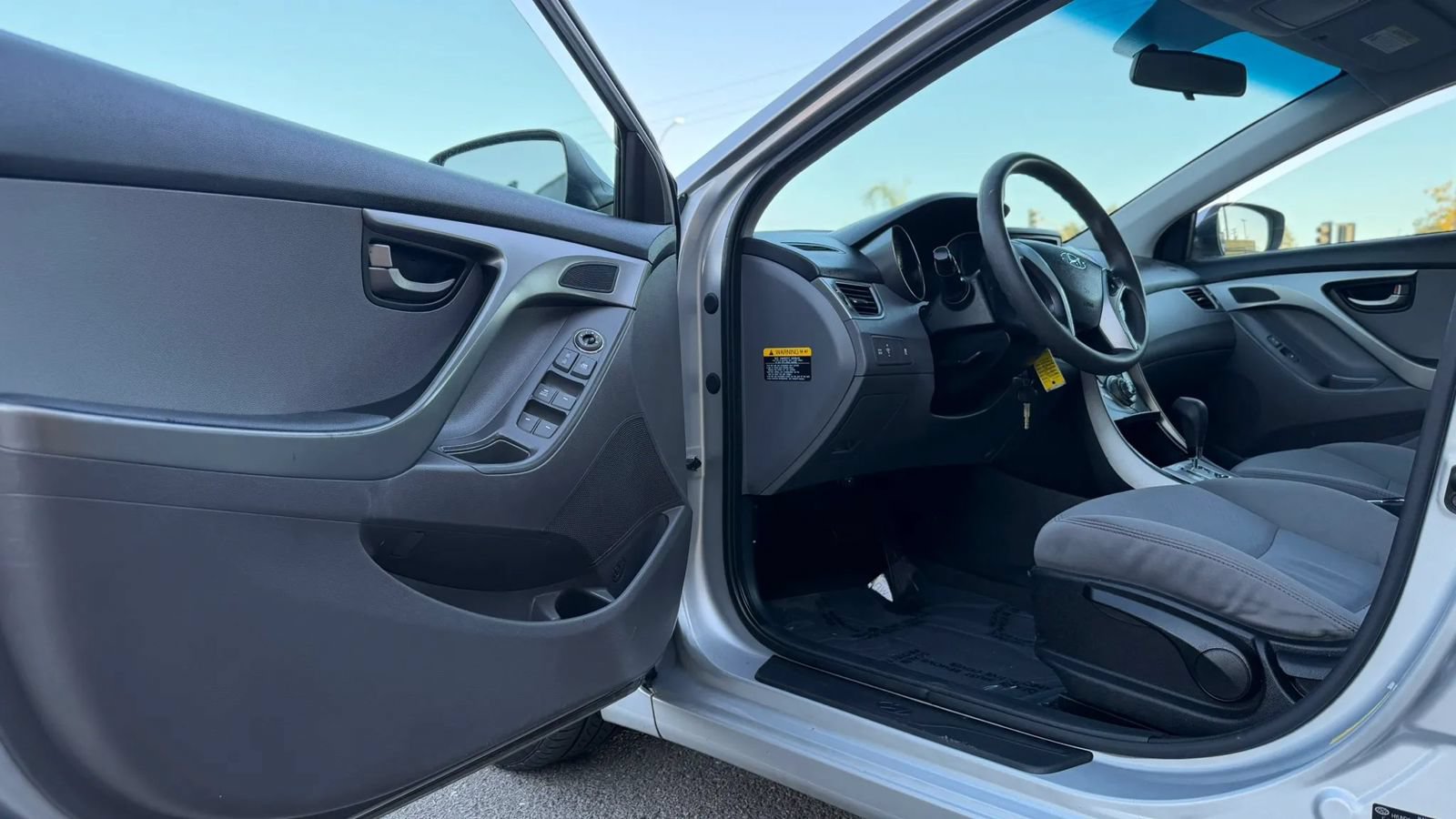 Used 2012 Hyundai Elantra GLS FWD image 9