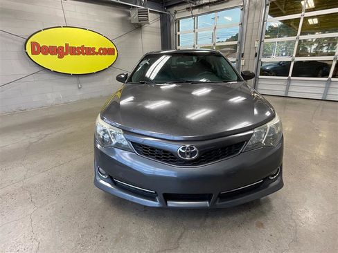 Used 2014 Toyota Camry SE FWD image 8