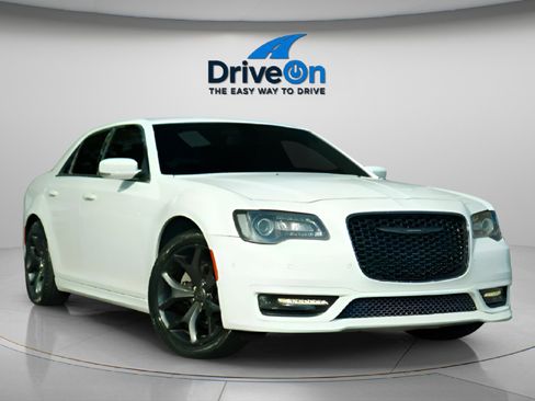 Used 2021 Chrysler 300 Touring L image 11