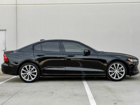 Used 2020 Volvo S60 T5 Momentum image 11