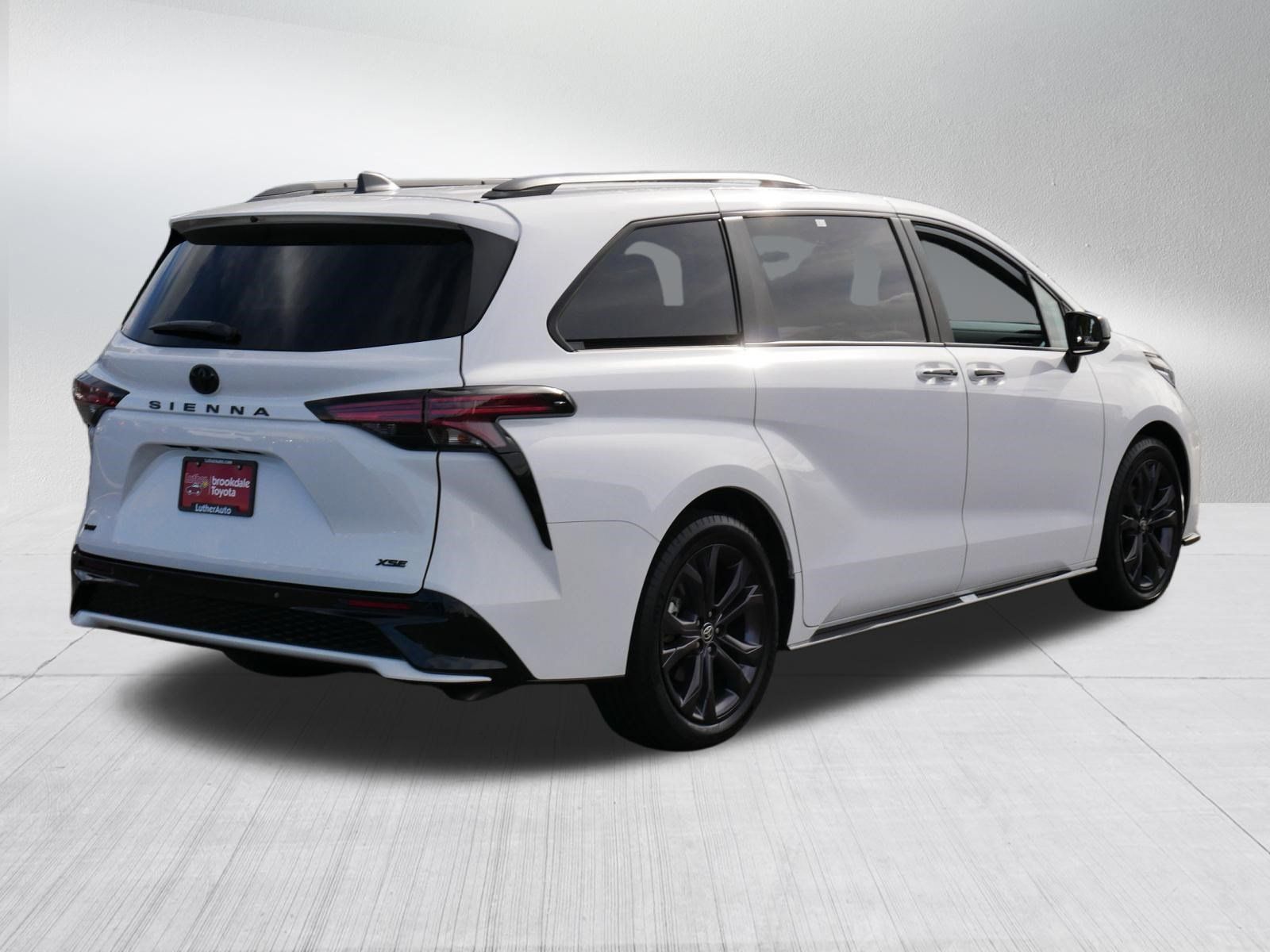 Certified 2026 Toyota Sienna XSE FWD image 7