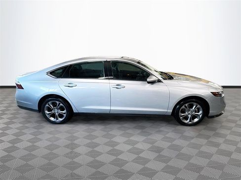 Used 2023 Honda Accord EX image 31