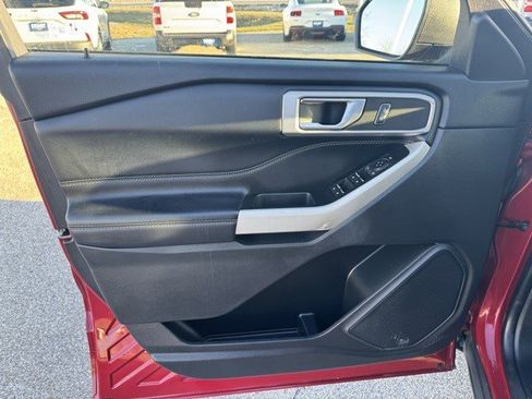 Used 2021 Ford Explorer XLT w/ Equipment Group 202A image 10
