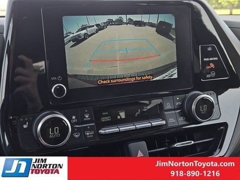 Used 2023 Toyota Highlander XLE FWD image 18