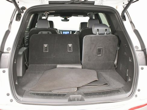 Used 2024 Buick Enclave Premium image 7