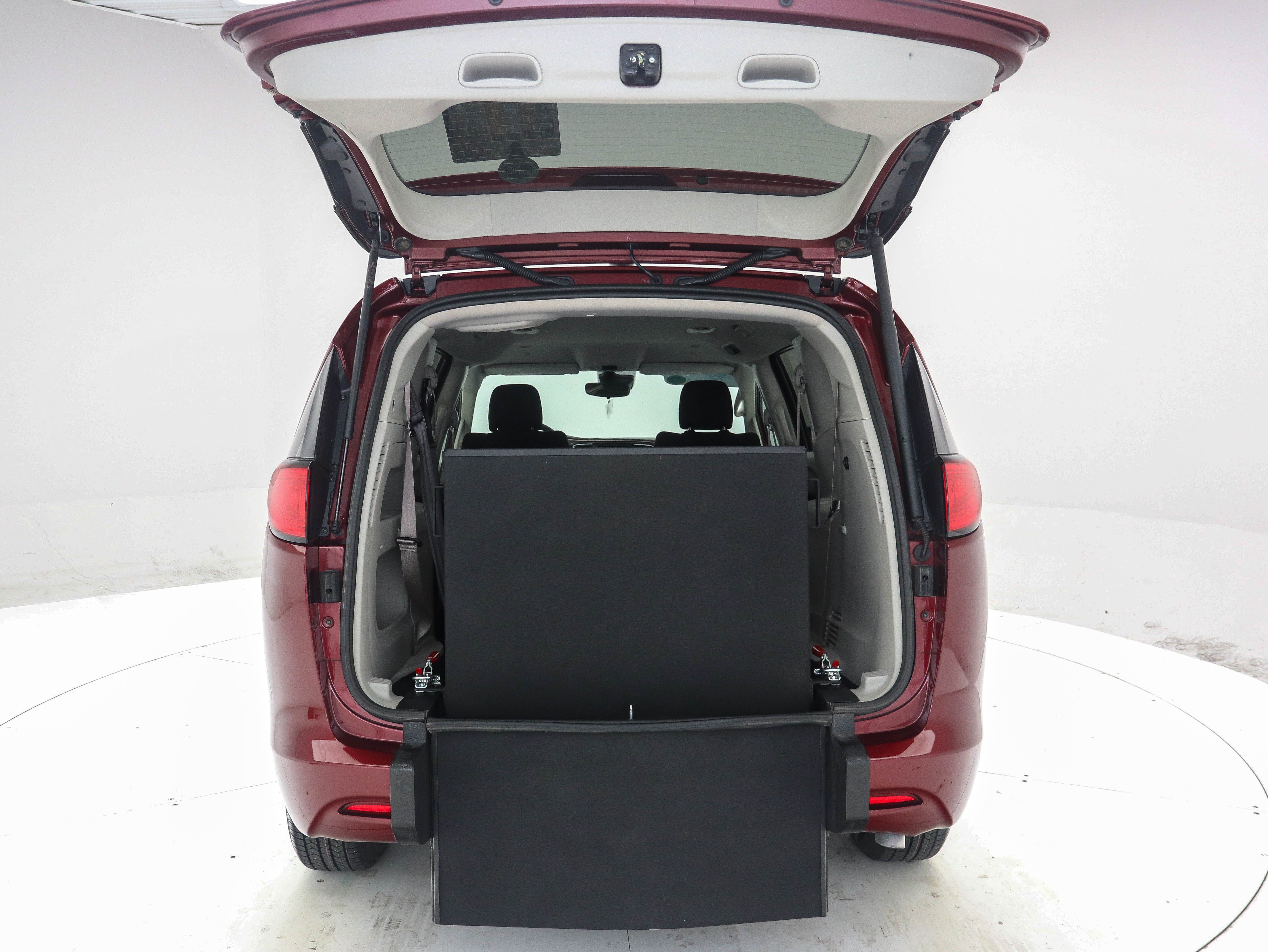 Used 2023 Chrysler Voyager LX FWD image 11