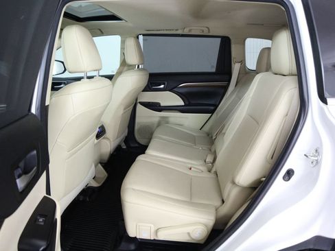 Used 2018 Toyota Highlander Limited FWD image 41