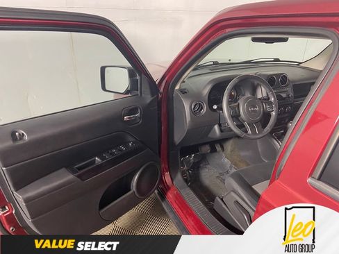 Used 2014 Jeep Patriot Latitude AWD/4WD image 10