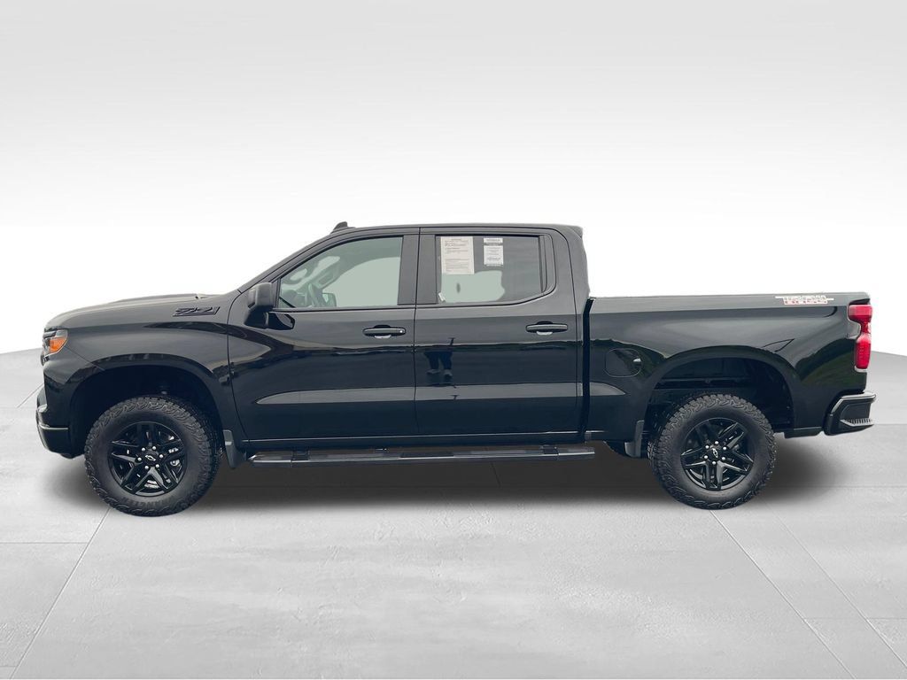 Used 2026 Chevrolet Silverado 1500 Custom Trail Boss w/ LPO, Dark Essentials Package AWD/4WD image 2